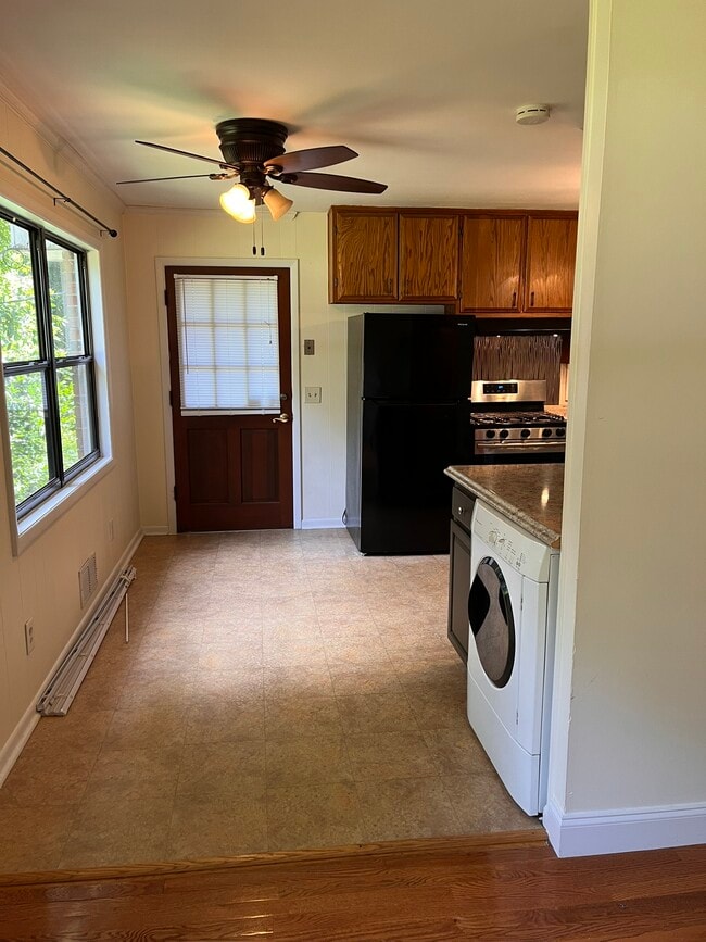 Breakfast Area - 1405 Southland Vista Ct NE