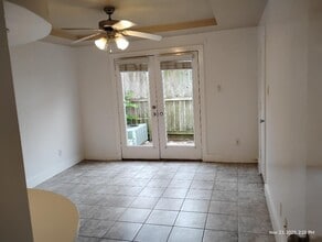 Building Photo - 5941 S Loop E