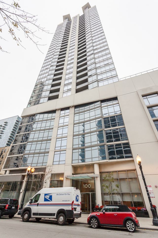 Foto del edificio - 100 E 14th St