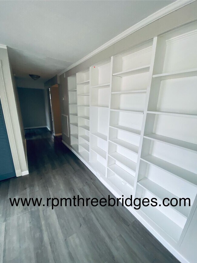 Building Photo - 4br/2ba Florissant Gem