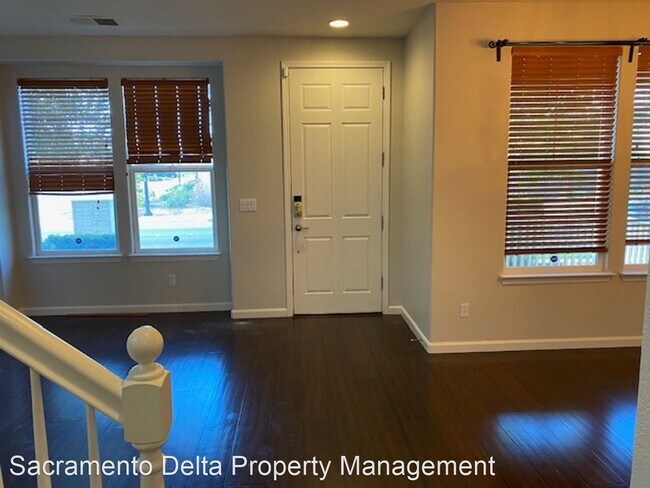 Building Photo - 3 br, 2.5 bath House - 3128 Village Plaza ...