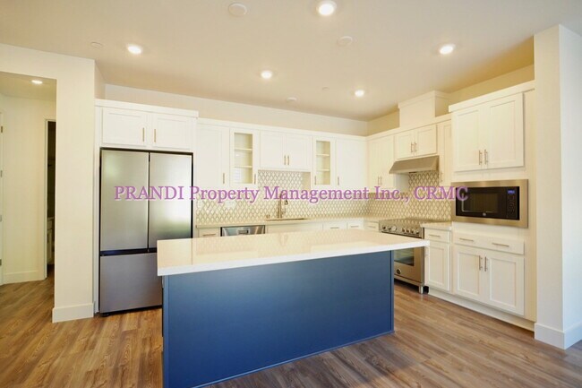 Foto del edificio - Brand New Townhome, Luxury Meets Convenience!
