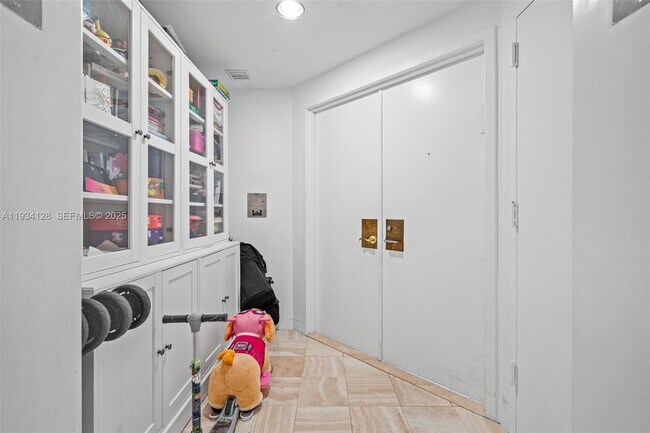 Foto del edificio - 3801 NE 207th St