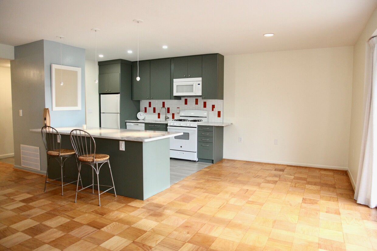 Kitchen/ Dining Area - 102 Cross Keys Rd