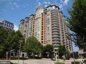 Building Photo - 8220 Crestwood Heights Dr