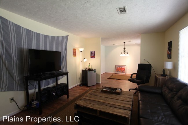 Building Photo - 3 br, 2 bath House - 1204 Jenkins Drive