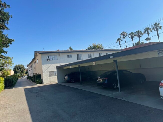 Cochera - 7701 Franklin St