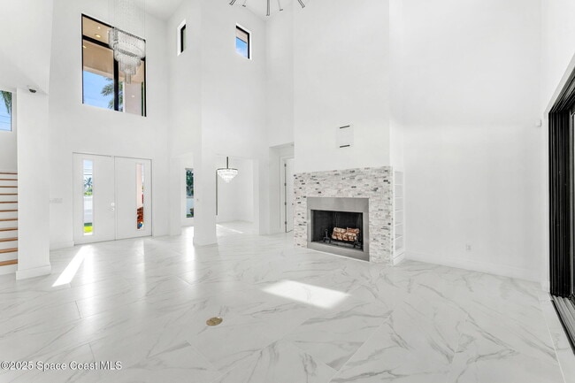 Foto del edificio - 2355 N Riverside Dr