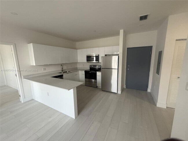 Foto del edificio - 879 E 24th St