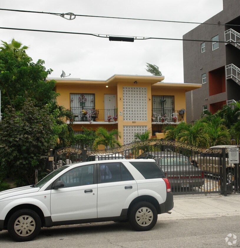 521 NE 62nd St, Miami, FL 33138 Apartments in Miami, FL