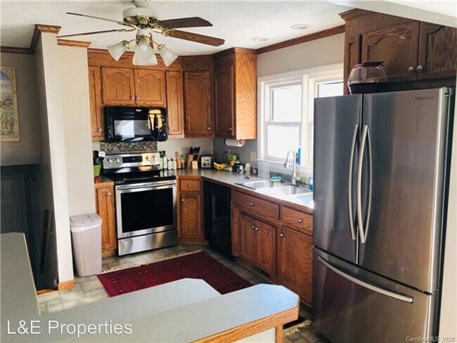 Building Photo - 4 br, 3 bath House - 1539 Georgetowne Drive