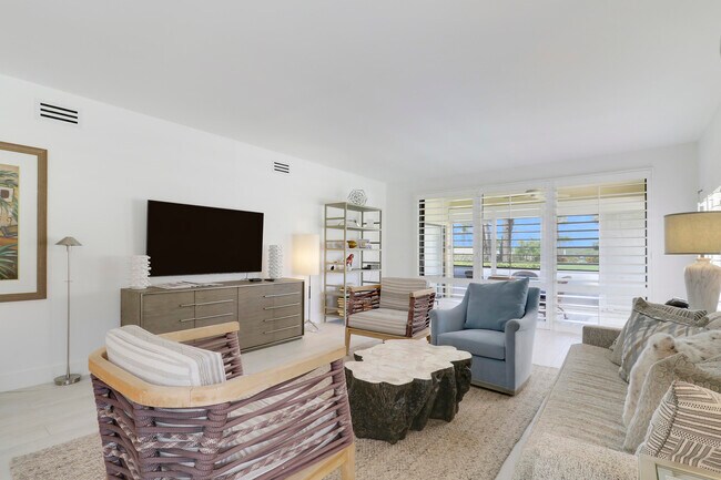 Foto del edificio - 275 S Beach Rd