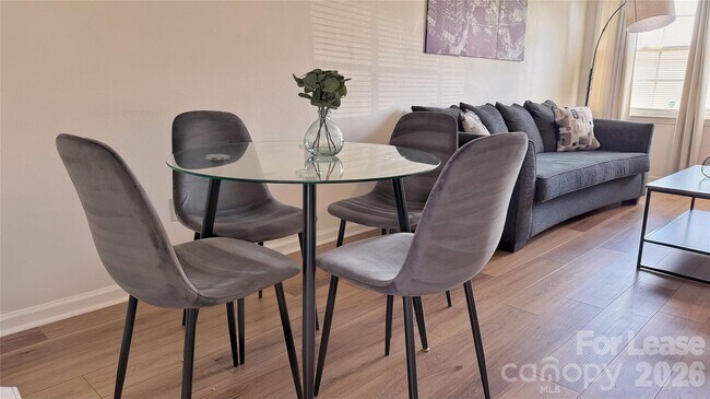 Foto del edificio - 6314 Old Pineville Rd