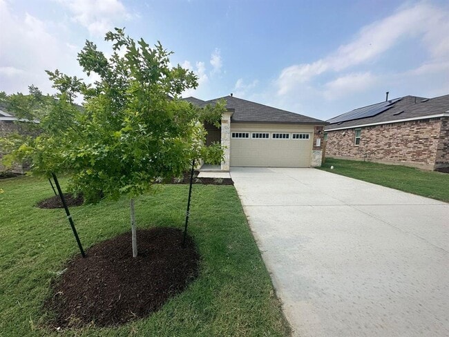 Building Photo - 121 Seminole Dr