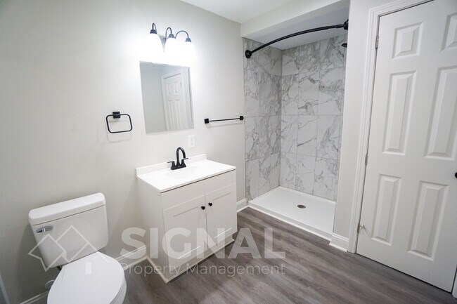 Building Photo - 1816 Ross St NE