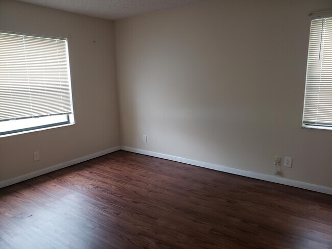 Foto del edificio - 7091 Golf Colony Ct