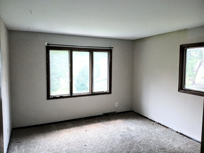 Foto del edificio - 3 Bedroom 2 Bath in Burnsville