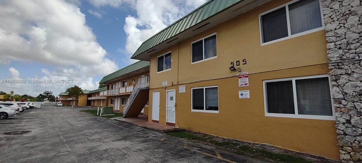 Primary Photo - 505 NW 177th St