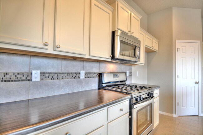 Foto del edificio - 6001 Ermemin Ave NW