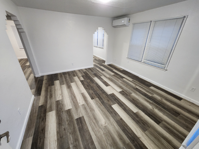 Foto del edificio - 1309 N Main St