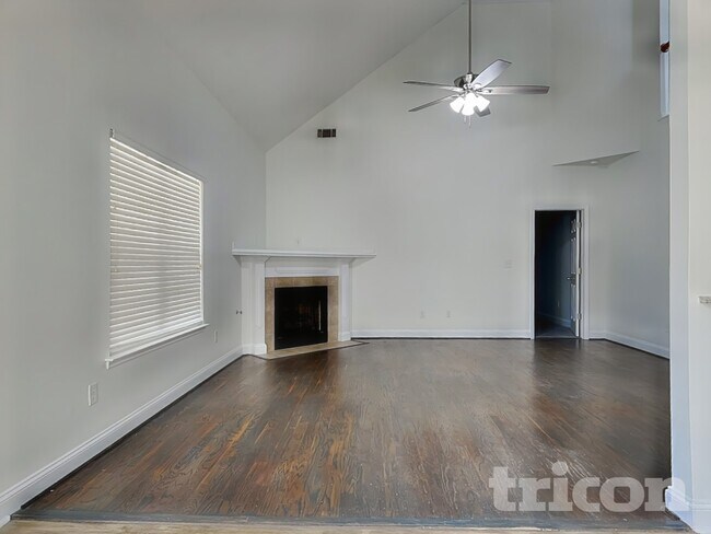 Foto del edificio - 4884 Somerset Dr