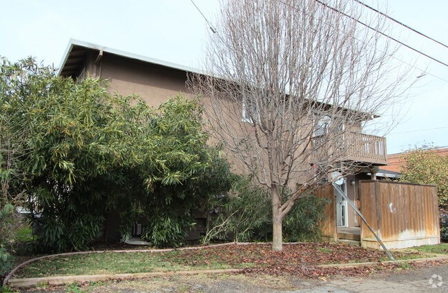 Building Photo - 27 S 3rd St