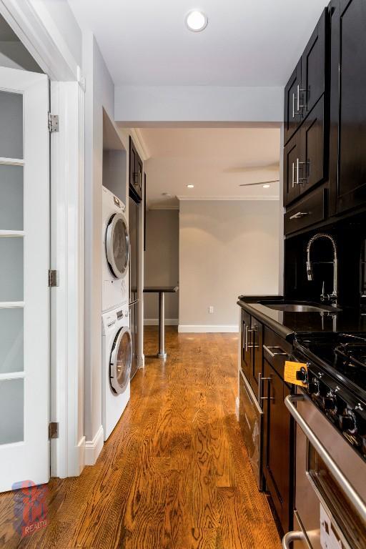 Building Photo - 396 E 10th St