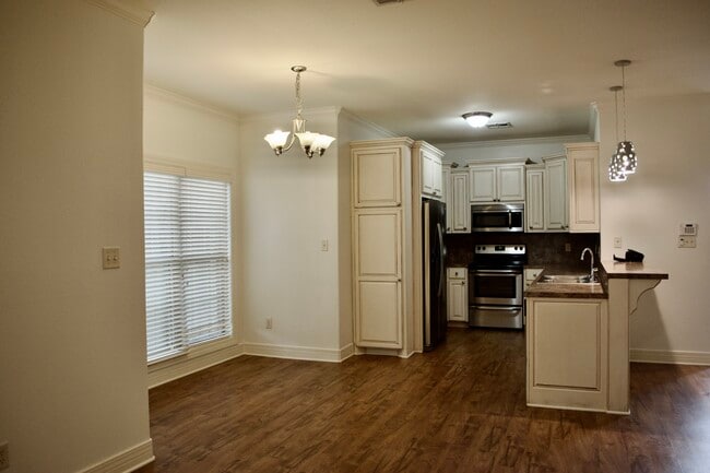 Foto del edificio - 2603 Broadmoor Blvd