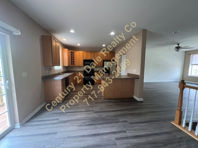 Building Photo - Beautiful 3 BR, 2.5 Bath home in Woodcrest...