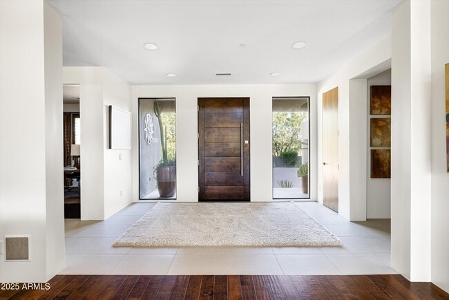 Building Photo - 9894 E Miramonte Dr