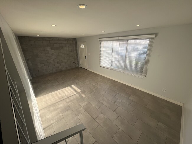 Building Photo - 4703 S Mill Ave