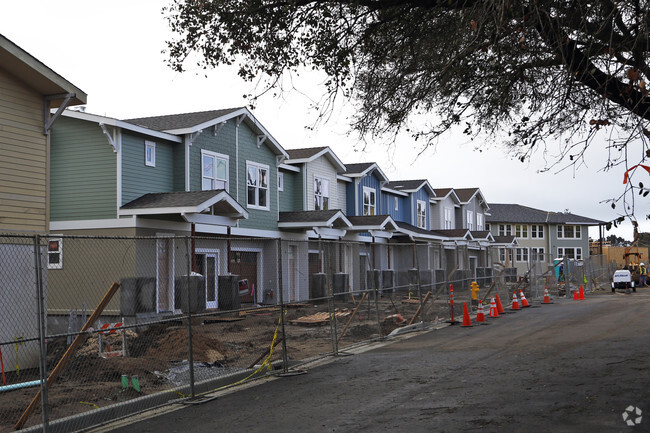 Foto del edificio - Aptos Village - Townhomes
