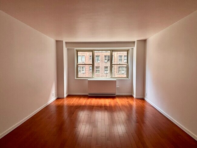 Foto del edificio - 400 E 54th St