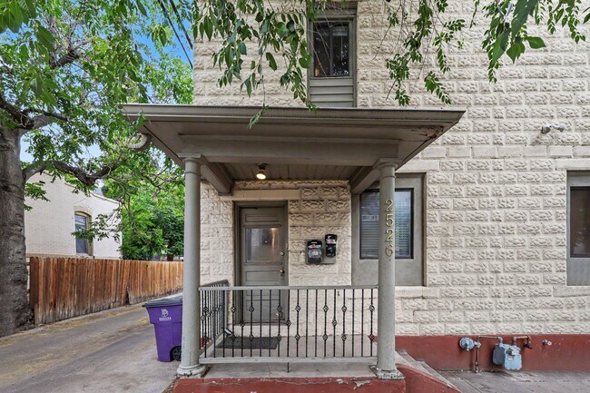 Foto del edificio - 2526 Decatur St