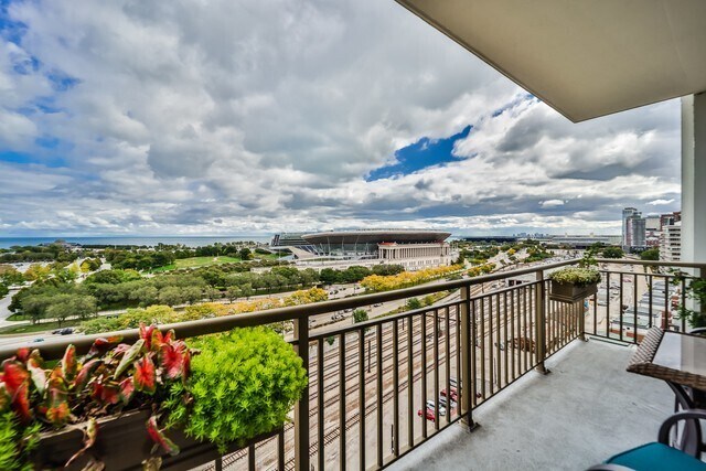 Foto del edificio - Luxurious 3 Bed, 2.5 Bath CORNER UNIT with...