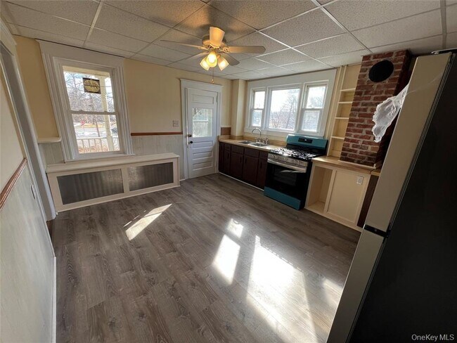Foto del edificio - 47 Maples Ln