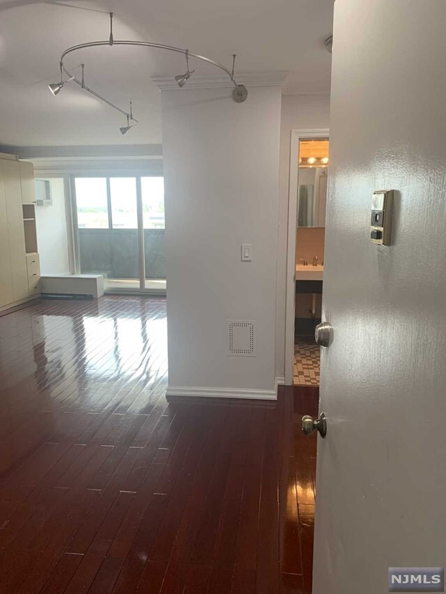 Foto del edificio - 90 Prospect Ave