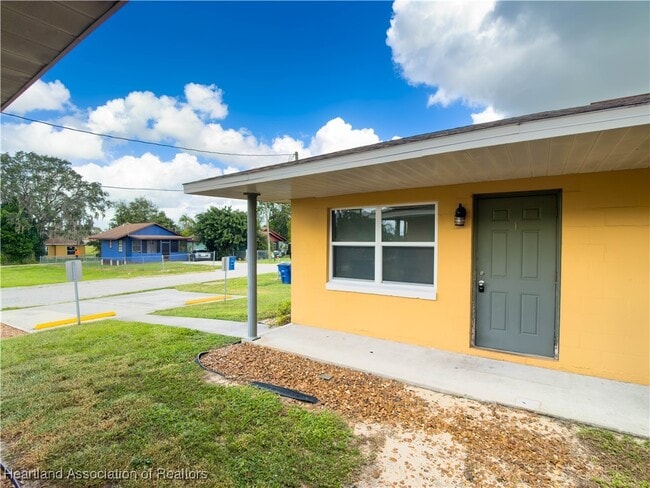 Building Photo - 733 Booker Ave