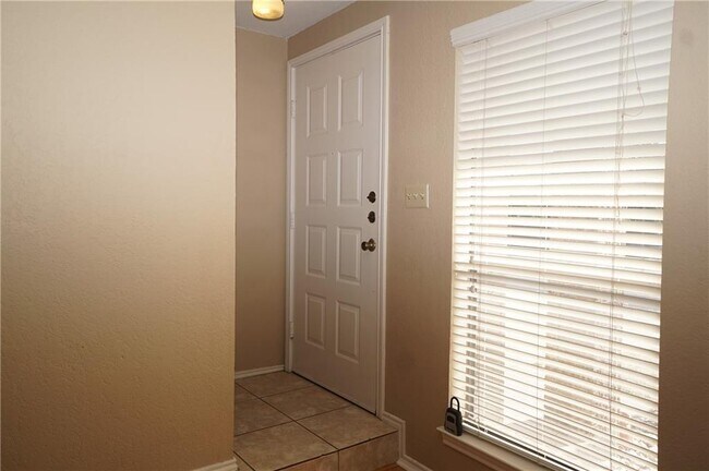 Foto del edificio - 6525 Hart Ln
