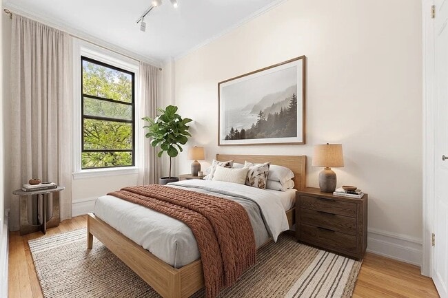 Building Photo - 51 W 88th St