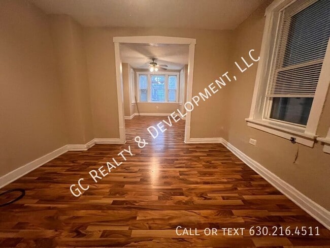Foto del edificio - 1752 N Drake Ave