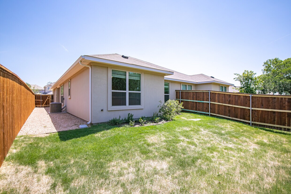 Building Photo - 618 Parkline Dr #15B, Georgetown, Texas 78626
