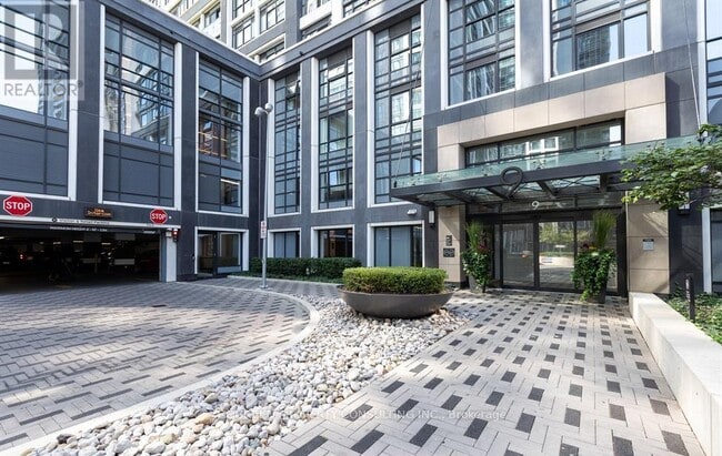 Photo du bâtiment - 9 Mabelle Ave