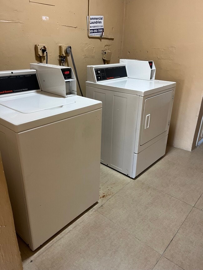 Foto del edificio - 4220 NW 79th Ave