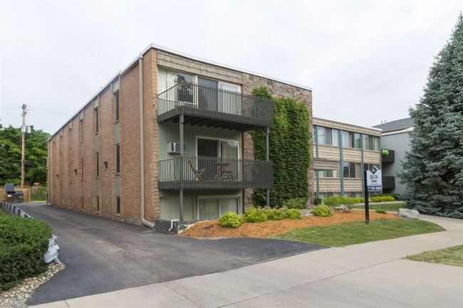 Building Photo - 233 Delta St