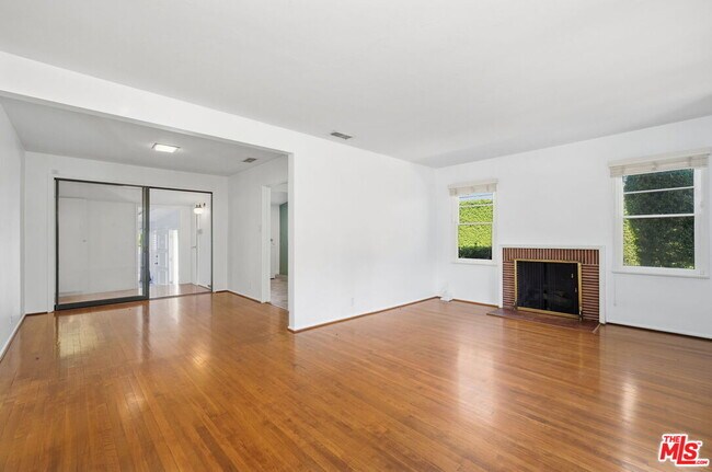 Foto del edificio - 14529 Greenleaf St