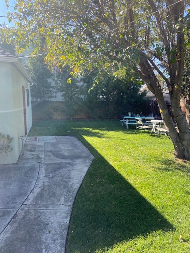 826 N Orange St Unit Back, Orange, CA 92867 Room for Rent in Orange