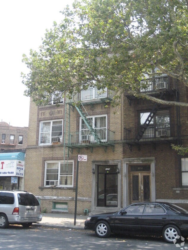 Building Photo - 3609 15th Ave