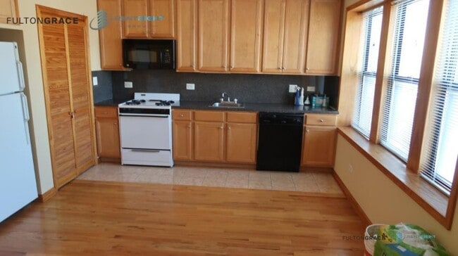 Building Photo - 1 bedroom in CHICAGO IL 60622