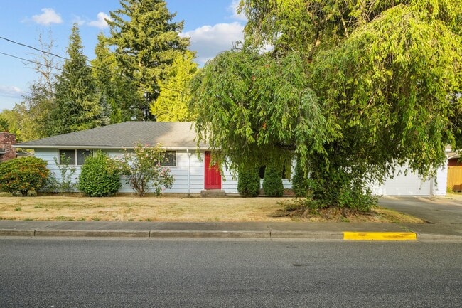 Building Photo - 933 7th St SE